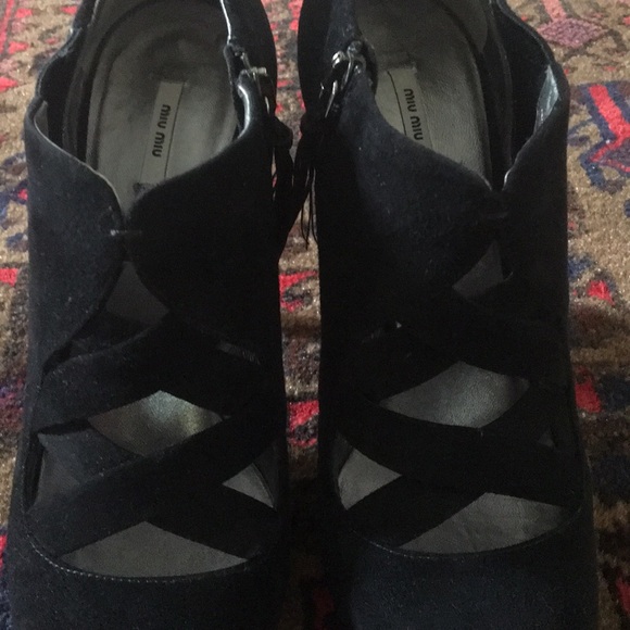 Miu Miu black suede zip up criss cross booties - Picture 3 of 6